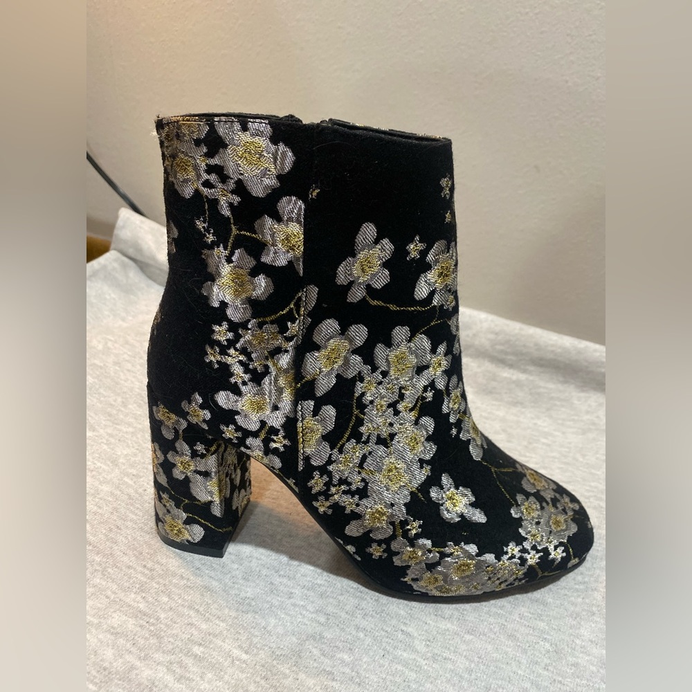 Floral women’s heeled boots